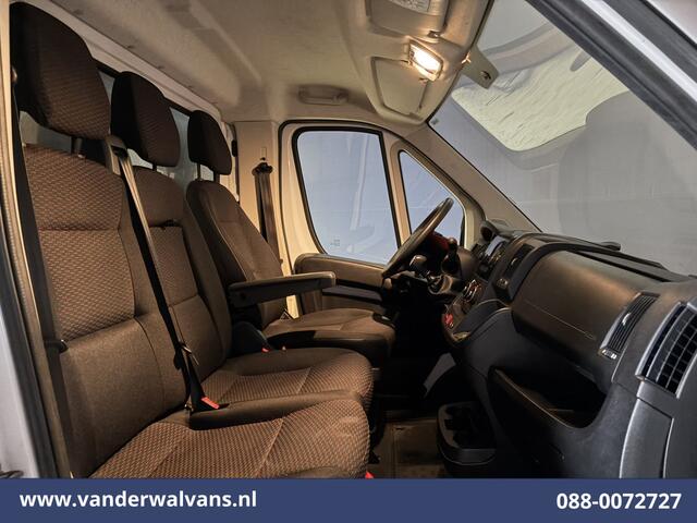Peugeot BOXER 2.2 BlueHDi 141pk Bakwagen Laadklep Euro6 Airco | Cruisecontrol | 955kg laadvermogen Bijrijdersbank