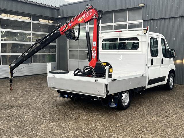 Peugeot BOXER 335 2.0 BlueHDI L2 Euro 6 Fassi laadkraan Airco Trekhaak 2500kg trekgewicht Kastinrichting 3-Persoons P-up Pick-up Open laadbak