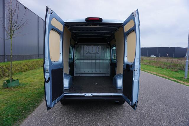 Peugeot BOXER 2.2 BlueHDi 165 L2H2 Zwaar 3.5t |2 stoelen |2 schuifdeuren |2 airbags |Metallic |Topstaat |Camera |Cruise |Navi |Clima |Carplay |Betimmering |165 pk