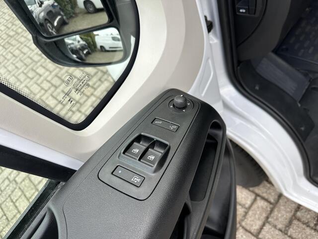 Peugeot BOXER 2.2 BlueHDi 180 PK Automaat L4H2 | Zeer Complete Bus | Zakelijk BPM Vrij | Full LED Verlichting | Navigatie | Climate Control | Volledige Betimmering | Camera | Digitale Binnenspiegel | Multifunctioneel Stuurwiel | 3.000 KG Trekgewicht | Dode Hoek Signale