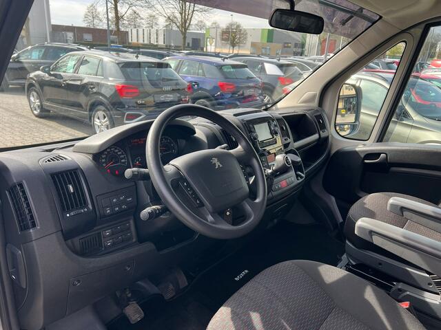 Peugeot BOXER 435 2.2 BlueHDi tijhof oprijwagen luchtvering, cruise, clima, trekhaak