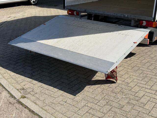 Peugeot BOXER 2.2 HDI 140PK Bakwagen /Laadklep/Clima/Cruise/Camera/Carplay