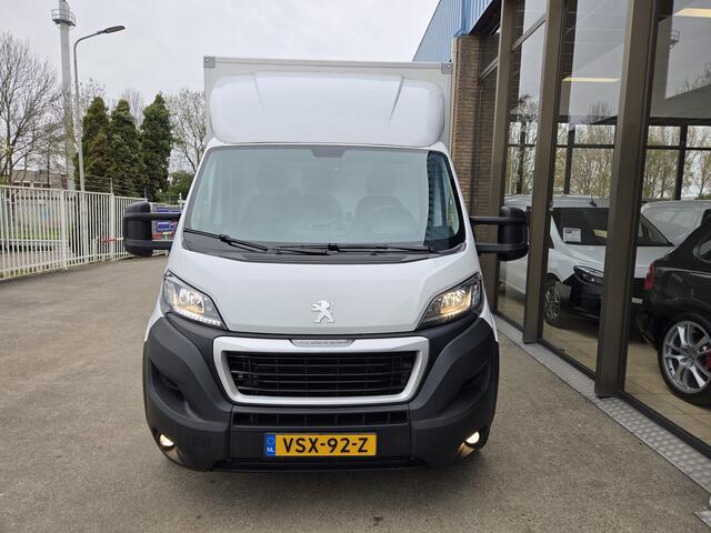 Peugeot BOXER 2.2 BlueHDi 140 PK Lowliner Laadklep / Oprijklep Lage instap Airco Cruisecontrol
