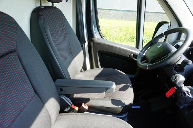 Peugeot BOXER 2.2 BlueHDi 165 L3H2 3.5t in nieuwstaat |Trekhaak |Camera |Cruise |Navi |Metallic |Climate control |165 pk |EURO6D |1e eigenaar |3500 KG |Carplay |Android auto