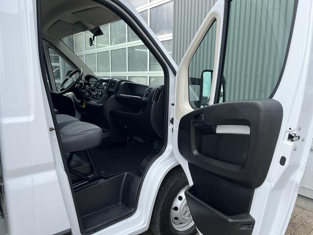 Peugeot BOXER 435 2.2 BlueHDi Bakwagen 750kg laadklep zijdeur Airco Telefoonverbinding Bluetooth bakwagen verhuiswagen Meubelbak euro 6