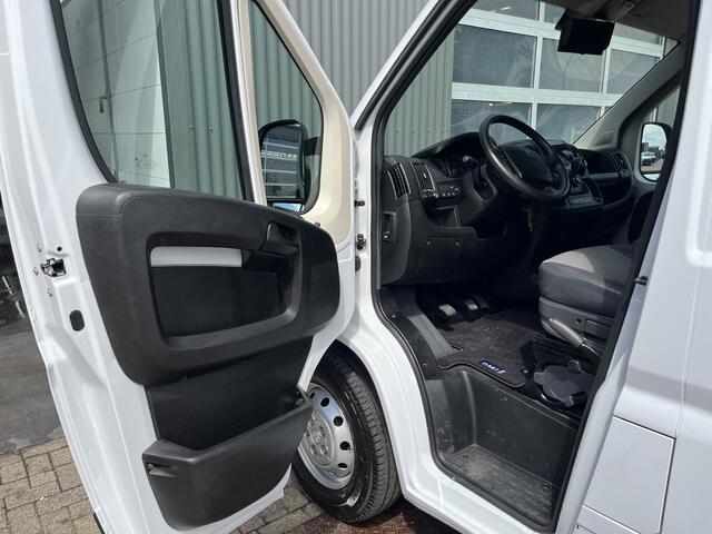 Peugeot BOXER 435 2.2 BlueHDi 165pk Bakwagen 750kg laadklep zijdeur Airco Telefoonverbinding Bluetooth bakwagen verhuiswagen Meubelbak euro 6