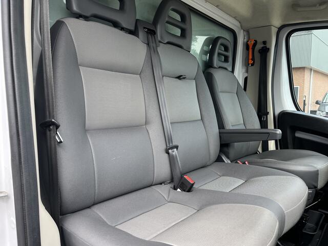 Peugeot BOXER 435 2.2 BlueHDi 165pk Bakwagen 750kg laadklep zijdeur Airco Telefoonverbinding Bluetooth bakwagen verhuiswagen Meubelbak euro 6