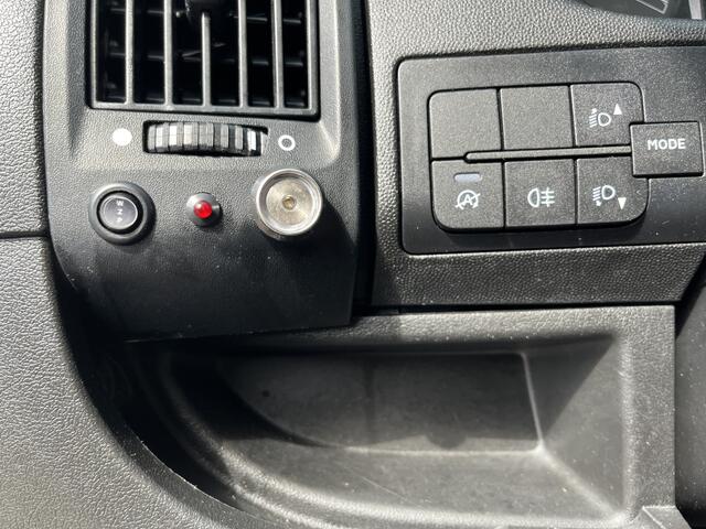 Peugeot BOXER 435 2.2 BlueHDi 165pk Bakwagen 750kg laadklep zijdeur Airco Telefoonverbinding Bluetooth bakwagen verhuiswagen Meubelbak euro 6