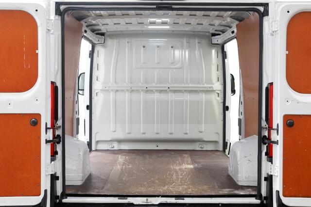 Peugeot BOXER 335 2.2 BlueHDi 140pk L2H1 Premium Airco/Navi/2x Schuifdeur K8 04-2021