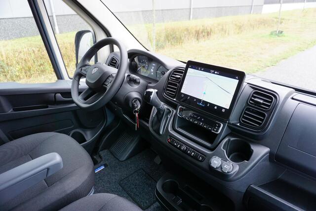 Peugeot BOXER 2.2 BlueHDi 180 L3H2 3.5t in Nieuwstaat |Automaat |Camera |Cruise |Navi |Groot scherm |2e airbag |BPM voordeel! |Climate control |Parkeersensoren |180 pk
