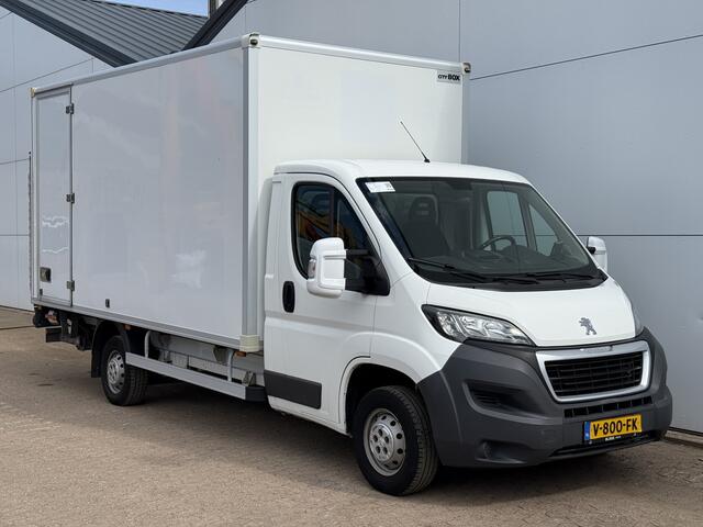 Peugeot BOXER 2.0 130PK Bakwagen Laadklep Navigatie Camera Airco Zijdeur Meubelbak Koffer