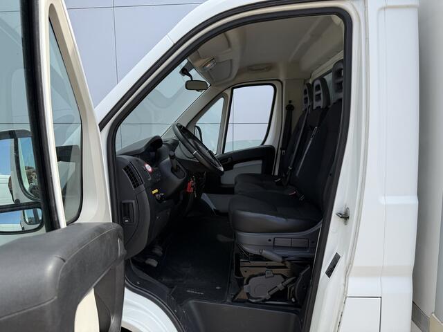 Peugeot BOXER 2.0 130PK Bakwagen Laadklep Navigatie Camera Airco Zijdeur Meubelbak Koffer