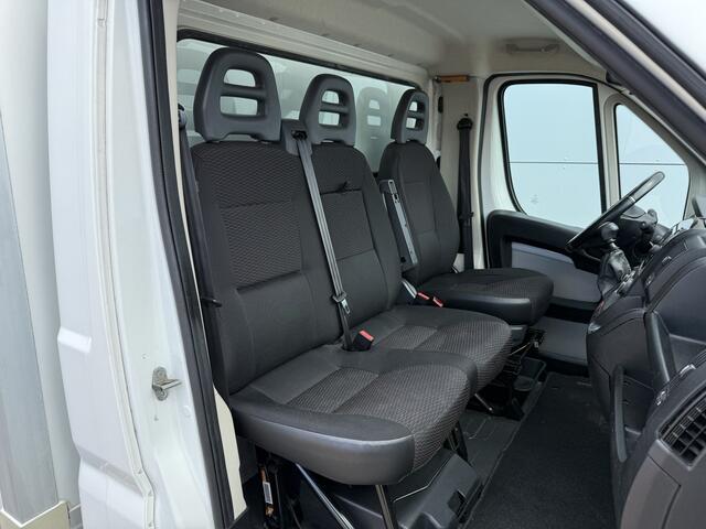 Peugeot BOXER 2.0 130PK Bakwagen Laadklep Navigatie Camera Airco Zijdeur Meubelbak Koffer