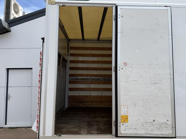 Peugeot BOXER 2.0 130PK Bakwagen Laadklep Navigatie Camera Airco Zijdeur Meubelbak Koffer