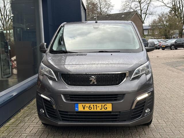 Peugeot EXPERT 231L 2.0 BlueHDI 120 PK Dubbele Cabine | Complete Uitvoering | BPM Vrij | Dubbele Schuifdeuren | Navigatie | Trekhaak | 1e Eigenaar | Apple Carplay | Parkeersensoren | Lichtmetalen Velgen | Climate Control |