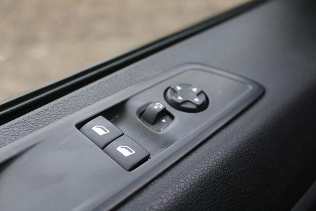 Peugeot EXPERT 231Lang 2.0 BlueHDI 120 Dubbele Cabine Premium | Trekhaak 2500 KG Trekgewicht | Airco | Camera | Navigatie | Dodehoek detectie | Cruise Control |