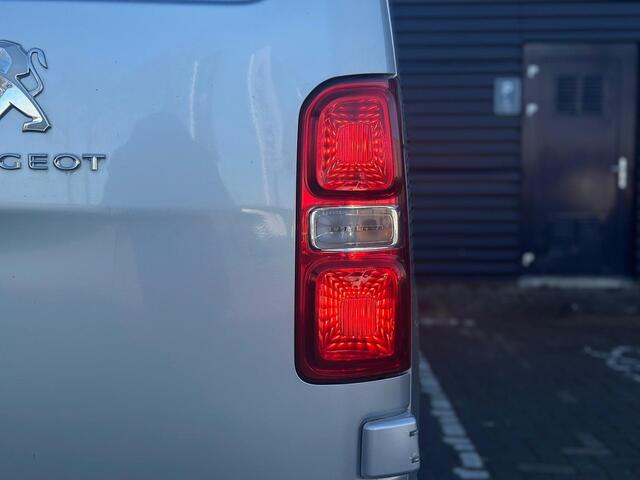 Peugeot EXPERT 227S 2.0 BlueHDI 180pk automaat Premium Pack | Wij verkopen de auto zoals je hem ziet op de foto's! Technisch goed maar optisch minder | Grip Control | Navigatie | Parkeercamera/-sensoren | Apple Carplay/Android Auto | Climate Control | Keyless Entry/Star