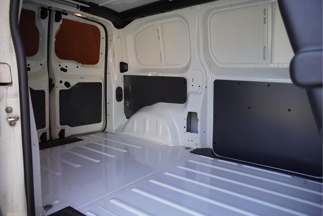 Peugeot EXPERT 2.0 BlueHDI 123PK! Premium BJ2020 Pdc | Navi | Trekhaak | App-Connect | Airco | Cruise control | Stuurbekrachtiging | Tussenschot met raam | Achterdeuren | Zijdeur | Bankje