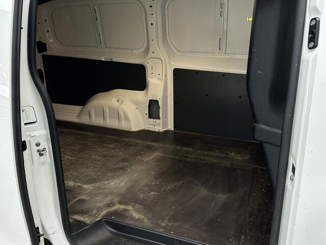 Peugeot EXPERT 2.0 BlueHDI 120 Long Premium/ Zij-Schuifdeur rechts/ 3-Zitplaatsen voor/ Trekhaak/ Half-Leder/ Apple + Android/ DAB+/ Dode-Hoek DET./ Navi/ Airco/ Cruise/ Elek. pakket/ Isofix/ Bluetooth/ Multi. Stuur/ PDC V+A.
