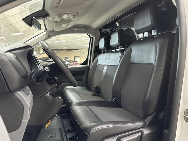Peugeot EXPERT 231S 2.0 BlueHDI 120 Premium Pack/ Trekhaak/ Zij-Schuifdeur rechts/ 3-Zitplaatsen voor!/ Camera/ Half-Leder/ Bumpers in kleur/ Apple + Android/ Navi/ Airco/ Cruise/ Bluetooth/ Armsteun/ Multi. Stuur/ Mistl./ PDC/ LED Dagrijver