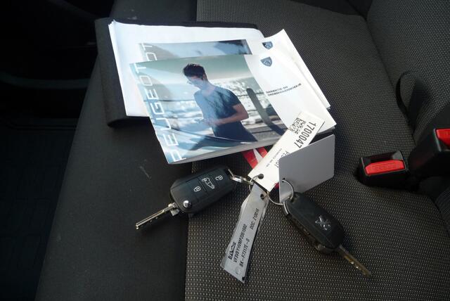 Peugeot EXPERT 1.5 BlueHDI 120 pk S&S L2 Navi, airco, bank standaard