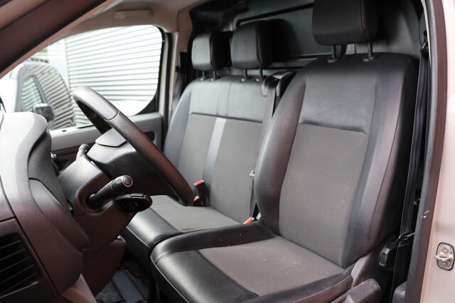 Peugeot EXPERT 2.0 BlueHDI Premium | CarPlay | PDC | Lederen bekleding | Trekhaak | Betimmering | Cruise control | NAP Logisch | Nieuwe APK