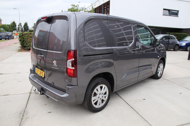 Peugeot PARTNER 1.5 B-Hdi Asphalt 3 pers. Carplay-Camera, Leder, Stoelvw, 1e eig, trekhaak Prijspakker!