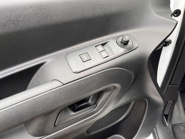 Peugeot PARTNER 1.5 Blue HDI Automaat Airco Cruise controle Trekhaak 1000kg Parkeerhulp achter Schuifdeur Telefoonverbinding Multimedia Android Apple carplay 2-Persoons 1e eigenaar Euro 6