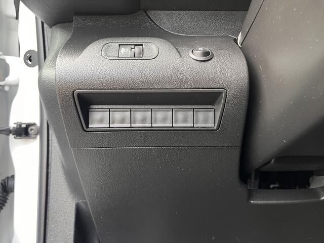 Peugeot PARTNER 1.5 Blue HDI Automaat Airco Cruise controle Trekhaak 1000kg Parkeerhulp achter Schuifdeur Telefoonverbinding Multimedia Android Apple carplay 2-Persoons 1e eigenaar Euro 6