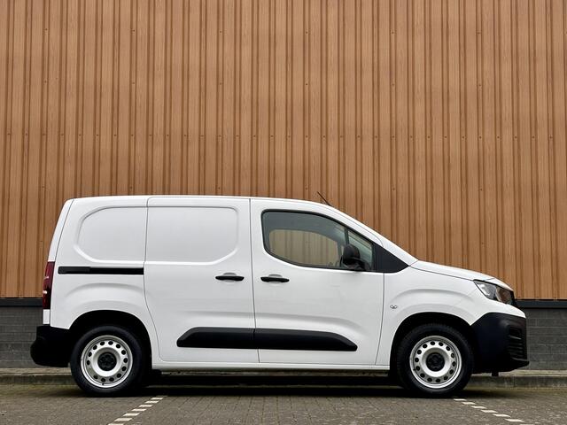Peugeot PARTNER 1.5 BlueHDI Premium | 1e Eigenaar! | Cruise Control | Parkeersensoren Achter | Apple Carplay | Android Auto | Airconditioning | Centrale Deurvergrendeling | Navigatie
