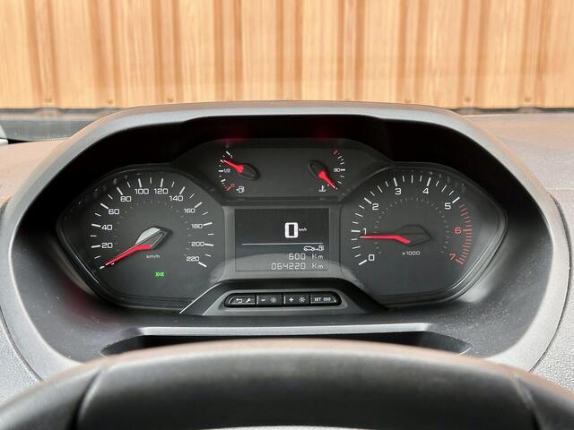 Peugeot PARTNER 1.5 BlueHDI Premium | 1e Eigenaar! | Cruise Control | Parkeersensoren Achter | Apple Carplay | Android Auto | Airconditioning | Centrale Deurvergrendeling | Navigatie
