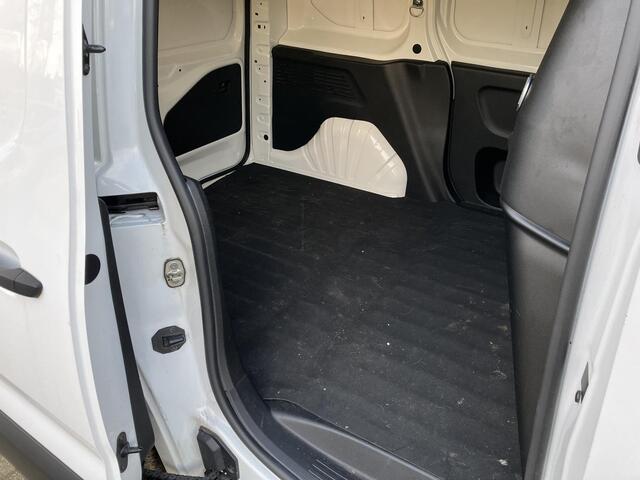 Peugeot PARTNER 1.5 BlueHDI Pro | Weinig kilometers | Zeer nette staat | Airconditioning | Cruise Control | Zijschuifdeur rechts
