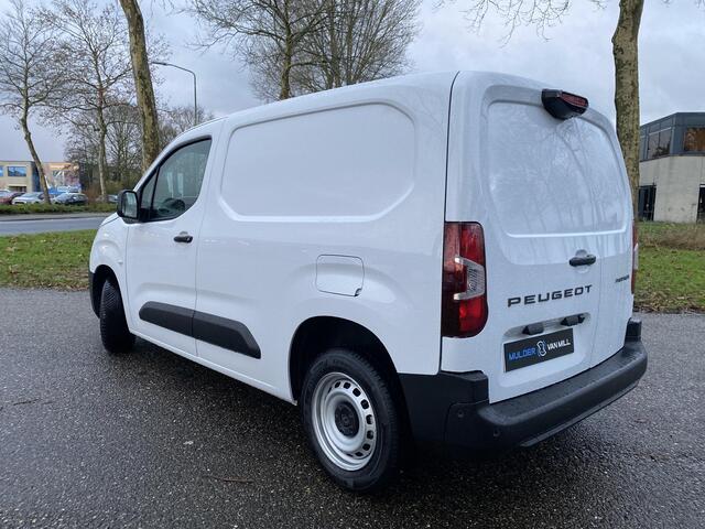 Peugeot PARTNER L1 1.5D 100 PK | GEEN BPM | 3-zits | Houten afwerking laadruimte | NAVI | Multimedia | Apple Carplay | Android Auto | DAB+ | Achteruitrijcamera | Dode hoek detectie | Parkeersensoren voor- en achter | Licht- en regensensor | Bestuurdersstoel comfort | Tre