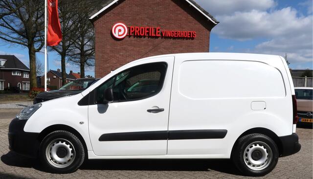 Peugeot PARTNER 1.6 Blue HDi Diesel 75 Pk Lengte 1. Airco * * Zijschuifdeur Rechts * Laadruimte Betimmert * Scheidingswand met Ruit * Kilometer Autopas Aanwezig * Vingerhoets; Vierde Generatie Eersteklas Service !