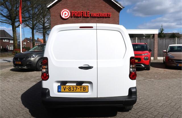 Peugeot PARTNER 1.6 Blue HDi Diesel 75 Pk Lengte 1. Airco * * Zijschuifdeur Rechts * Laadruimte Betimmert * Scheidingswand met Ruit * Kilometer Autopas Aanwezig * Vingerhoets; Vierde Generatie Eersteklas Service !