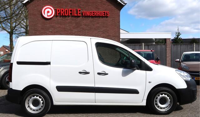 Peugeot PARTNER 1.6 Blue HDi Diesel 75 Pk Lengte 1. Airco * * Zijschuifdeur Rechts * Laadruimte Betimmert * Scheidingswand met Ruit * Kilometer Autopas Aanwezig * Vingerhoets; Vierde Generatie Eersteklas Service !