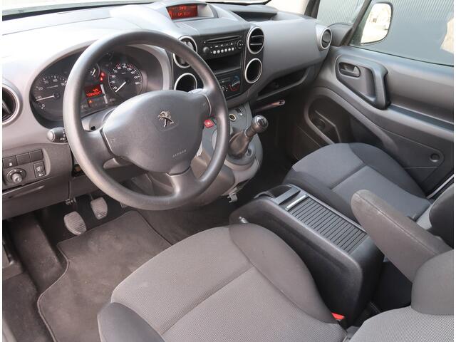 Peugeot PARTNER 1.6 Blue HDi Diesel 75 Pk Lengte 1. Airco * * Zijschuifdeur Rechts * Laadruimte Betimmert * Scheidingswand met Ruit * Kilometer Autopas Aanwezig * Vingerhoets; Vierde Generatie Eersteklas Service !
