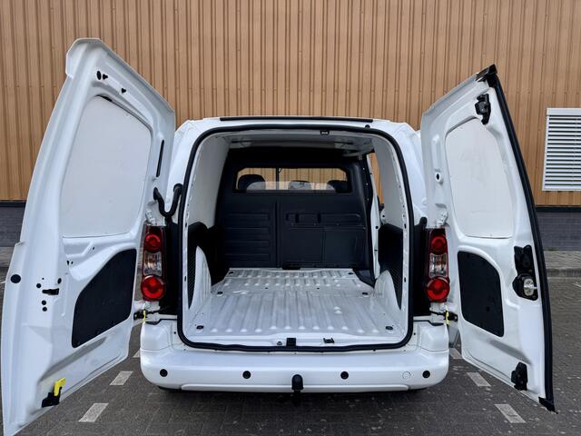 Peugeot PARTNER 120 1.6 VTi 98 L1 Profit+ | Benzine! | Marge | 3 Persoons | Apple Carplay | Android Auto | Trekhaak | Airconditioning | Cruise Control | Stoelverwarming | Parkeersensoren | Elektrische Spiegels |