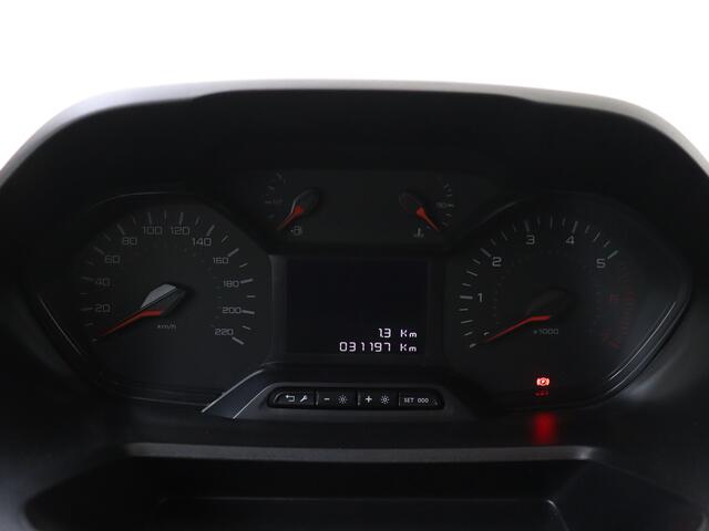 Peugeot PARTNER 1.5 BlueHDi 100 S&S L2 | RIJKLAAR! | Trekhaak | 3-Zits | Navigatie