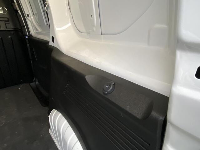 Peugeot PARTNER 1.5 BlueHDI Pro | Weinig kilometers | Cruise Control | Airconditioning | Rechter zijschuifdeur | Bluetooth | e-Call