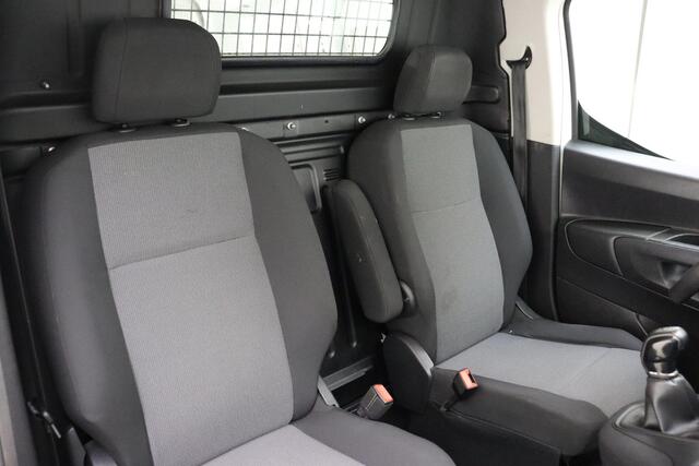 Peugeot PARTNER 1.6 BlueHDI Premium 75 PK | Handgeschakeld | Airco | Trekhaak | Apple Carplay | Android Auto | Cruise Control | Parkeersensor | 1e eigenaar