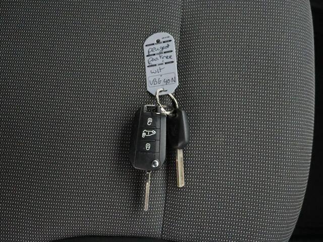 Peugeot PARTNER 1.5 BlueHDI Premium 3-Persoons | Airco | Navigatie | Betimmering