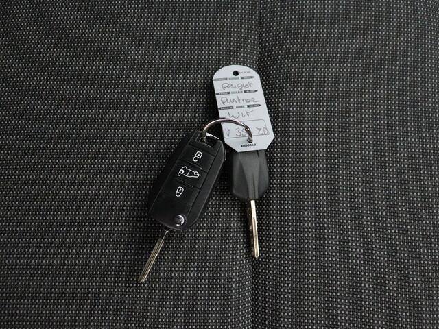 Peugeot PARTNER 1.6 BlueHDI Premium 3-Persoons | Navigatie | Airco | Cruise