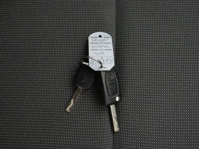 Peugeot PARTNER 1.6 BlueHDi | Navigatie | Airco | Cruise | Betimmering
