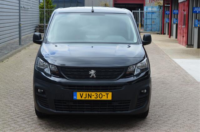 Peugeot PARTNER 1.5 BlueHDI Premium O.a: Trekhaak, Navi, Cruise, Carplay, Pdc, Betimmerde laadruimte, nette staat! Auto staat rijklaar! Vraagprijs is ex. btw!