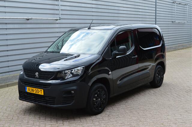 Peugeot PARTNER 1.5 BlueHDI Premium O.a: Trekhaak, Navi, Cruise, Carplay, Pdc, Betimmerde laadruimte, nette staat! Auto staat rijklaar! Vraagprijs is ex. btw!