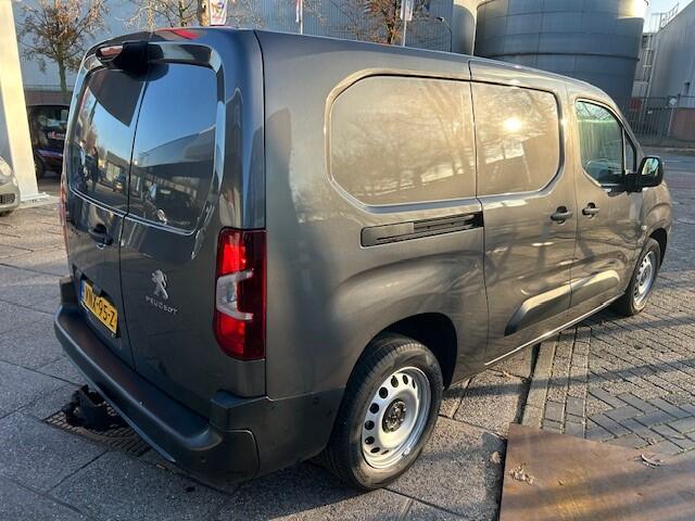 Peugeot PARTNER 1.5 BlueHDI Asphalt Long L2 I AIRCO I METALLIC I 1e EIGENAAR I DISTRIBUTIE VERVANGEN I COMPLETE ONDERHOUDSHISTORIE LONG VERSIE ! BRIDGESTONE 5 TOT 6 MM I APK MAART 2026