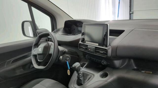 Peugeot PARTNER 1.2 Benzine 111PK Euro6 *Distributie bij 68Dkm. vervangen* Premium / Airco / Navigatie / Schuifdeur Re./ Radio multimedia