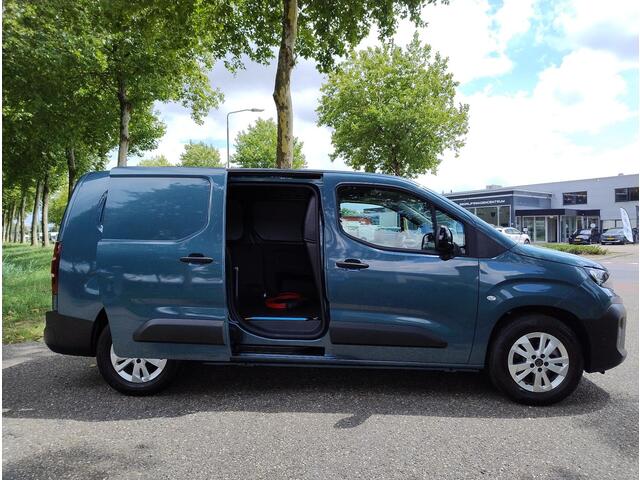 Peugeot PARTNER e-Partner L2 50 kWh 136pk | 8 jaar garantie | 3-zits | Adaptieve cruise control | Climate control | Multimedia | NAVI | Apple Carplay | Android Auto | Surround View | Achteruitrijcamera | Parkeersensoren rondom | Dode hoek detectie | Lederen stuurwiel | 1
