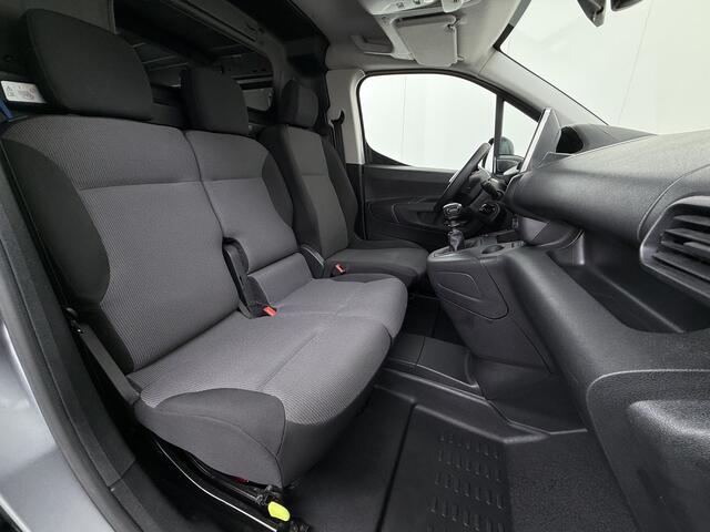 Peugeot PARTNER T 111PK BENZINE 3-Peroons Apple Carplay Android Auto Navi Airco Cruise Control Pdc DAB Regen-Lichtsensor Premium Euro 6 Betonplex Vloer Schuifdeur Achterdeuren Geen Gezeur met Millieuzones! Zeer compleet! Marge auto, dus er komt GEEN BTW bij !